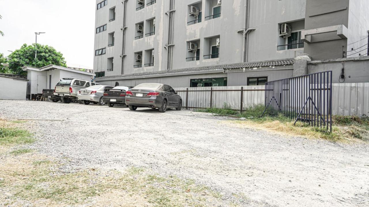 Roomquest Bangkok Don Mueang Airport Екстер'єр фото