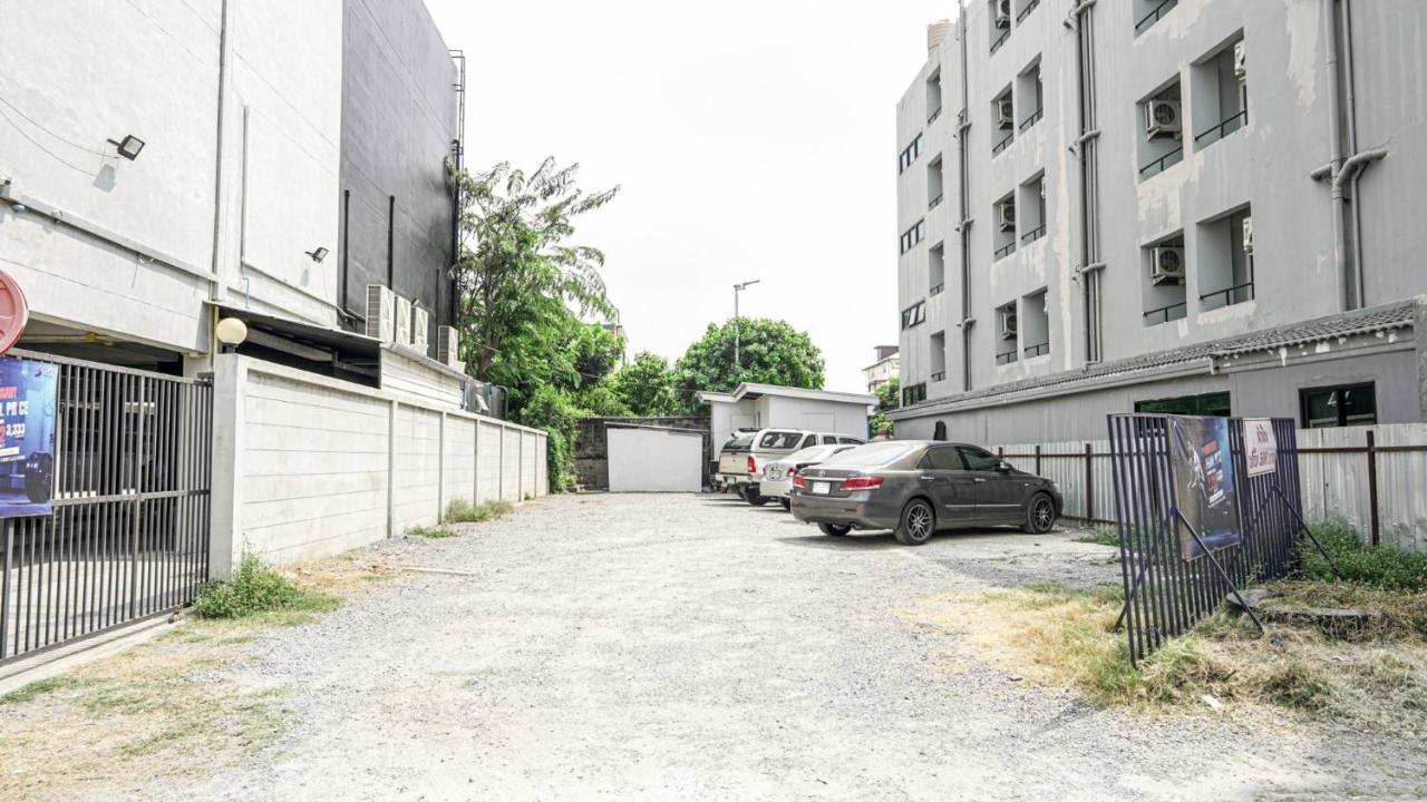 Roomquest Bangkok Don Mueang Airport Екстер'єр фото