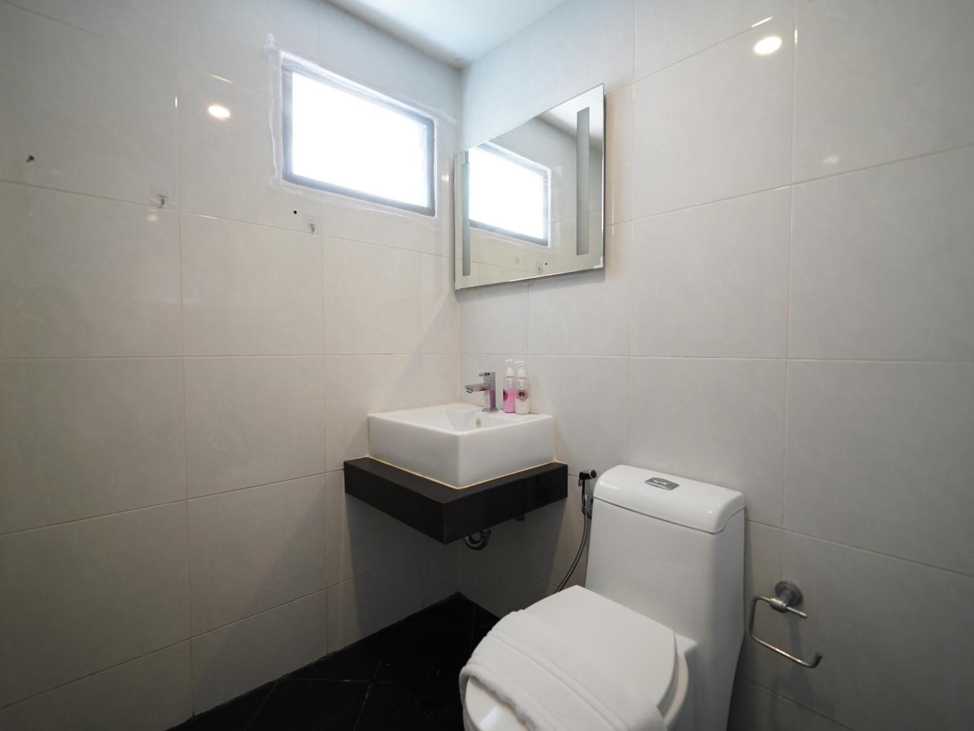 Roomquest Bangkok Don Mueang Airport Номер фото