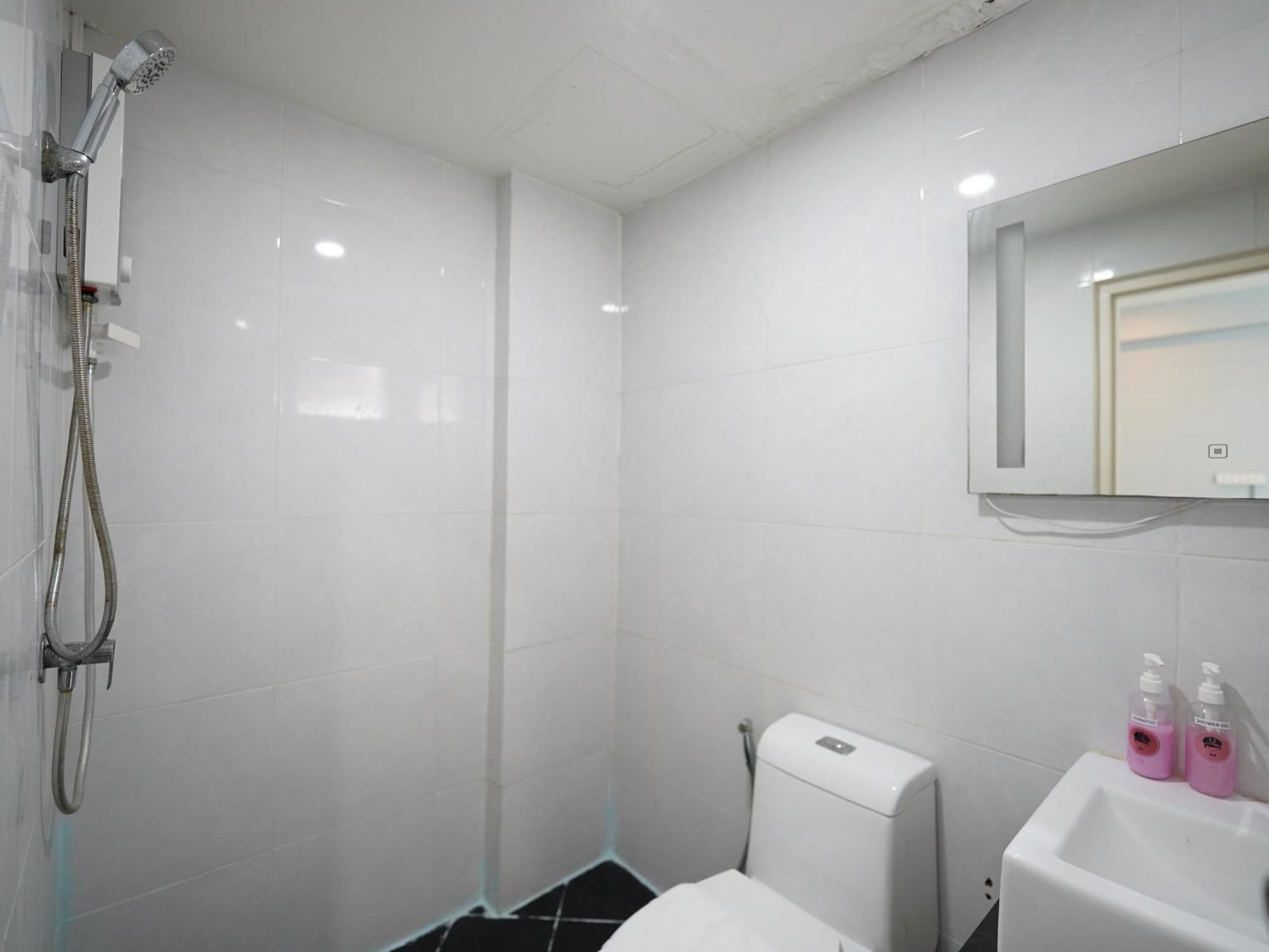 Roomquest Bangkok Don Mueang Airport Номер фото